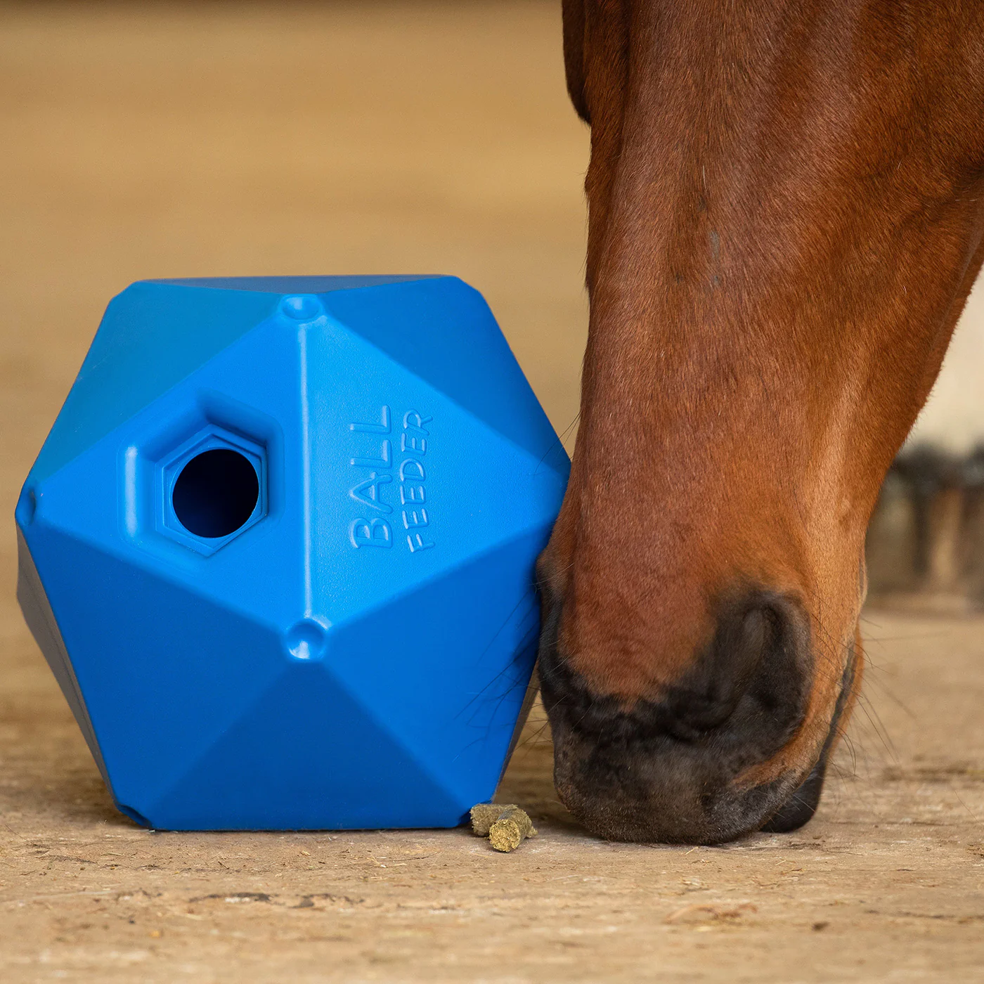 Shires Ball Feeder - Image 2